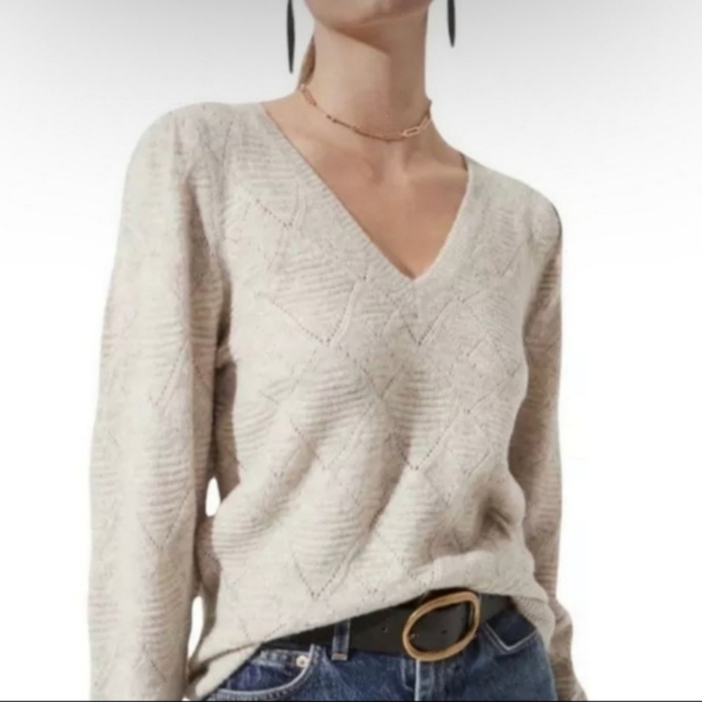 Astr V-Neck Cream Sweater